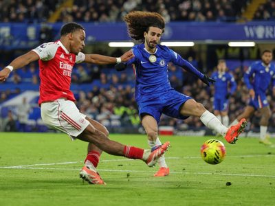 Chelsea se queda con 10 hombres, pero rescata el empate 1-1 contra el Arsenal