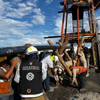 Plan de rescate del gobierno tardaría 11 meses: Familiares de mineros