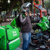 Sheinbaum presenta iniciativa para regular empleo de apps como Uber o Rappi