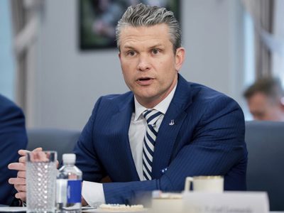 Pentágono pide renuncia de exvocero, dice funcionario