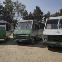 Brugada anuncia apoyos para eliminar los microbuses en mal estado