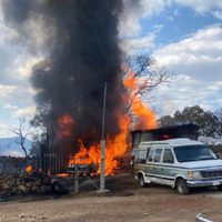 Explota toma de huachicol en Atlacomulco; se incendian dos vehículos y un inmueble