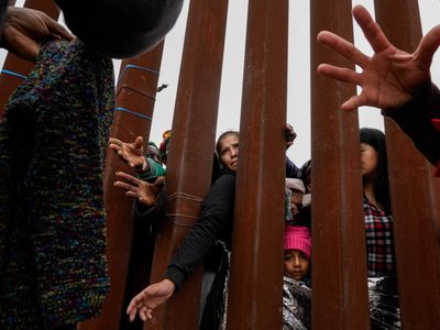 ¿En qué consiste la drástica medida migratoria anunciada por Biden?