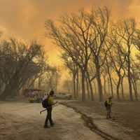 Incendios descontrolados avanzan por el norte de Texas y afectan a tareas en instalación nuclear