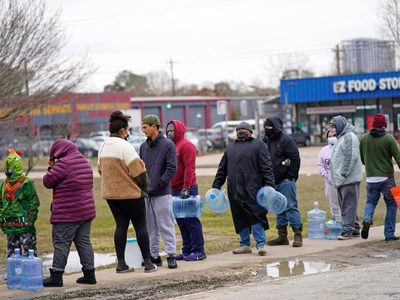 Tras los apagones, Texas insta a unos 7 millones de residentes a "hervir agua" antes de consumirla