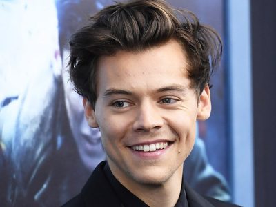 Fashionista al 100: Harry Styles demuestra que no sigue ningún dress code y los memes no lo inhiben