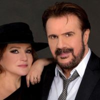 "Tristes, muy tristes": los Pimpinela se despidieron de Diego Maradona con una desgarradora foto