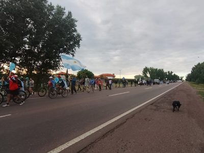 Comenzaron a movilizarse desde San Carlos para evitar que avance San Jorge