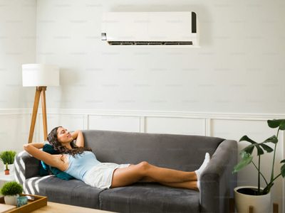 Solo invertirás 1 minuto de tu día: la postura que te ayudará a tener un mejor descanso y evitar dolores de cuello
