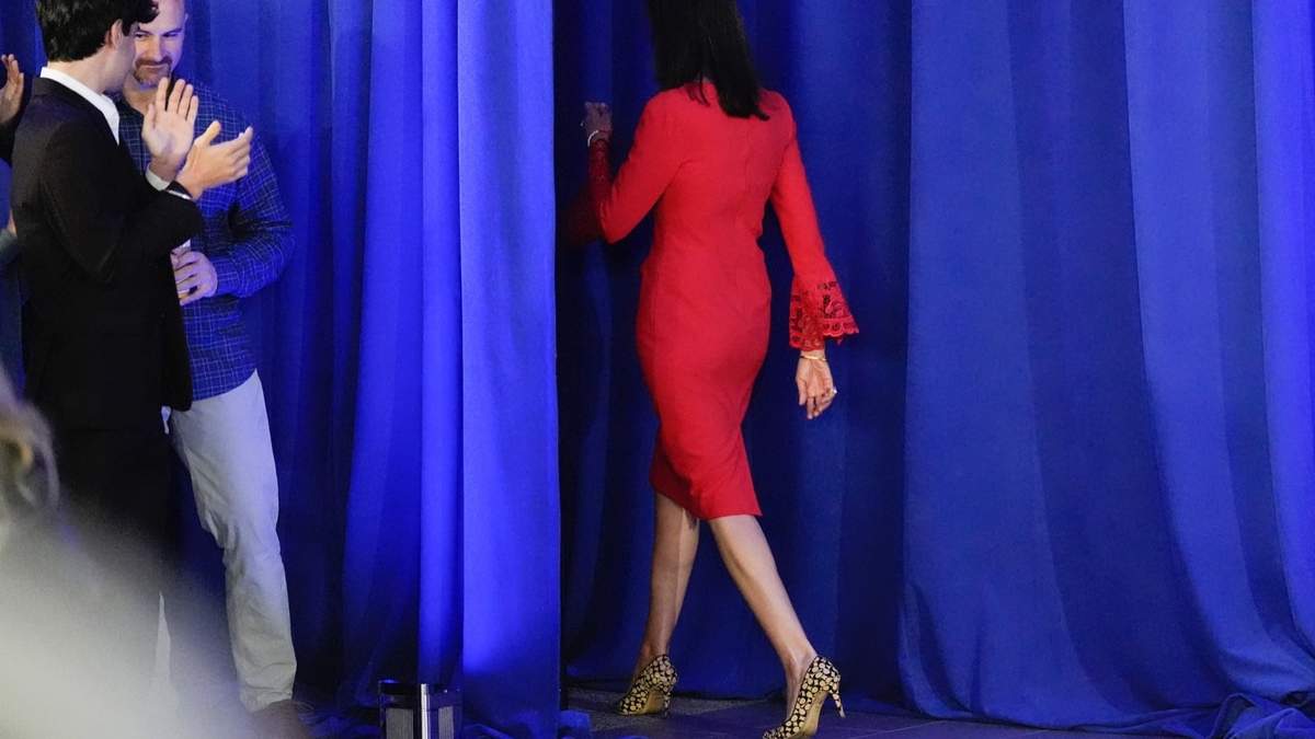 Nikki Haley formalizó su salida de la contienda por la candidatura presidencial republicana y deseó sierte a Trump