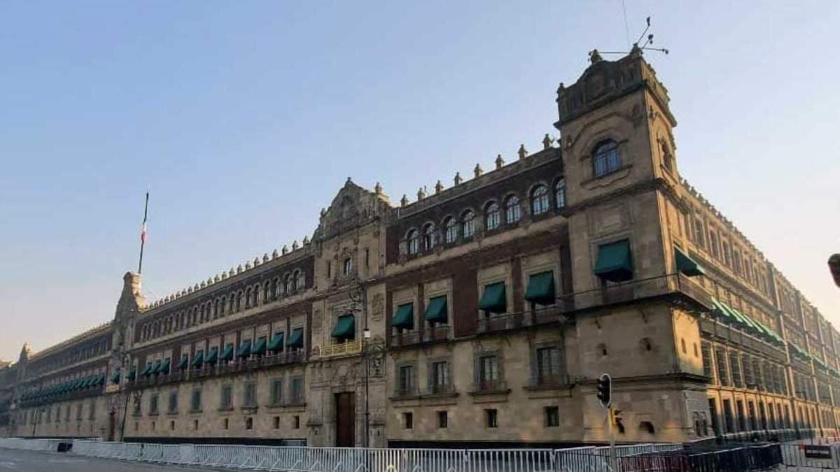 Palacio Nacional. Tapar el sol con un dedo