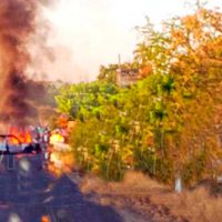 Retiro de barricadas de autodefensas en Michoacán provoca bloqueos