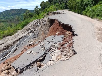 Lluvias y falta de mantenimiento dañan puente interestatal en Guerrero