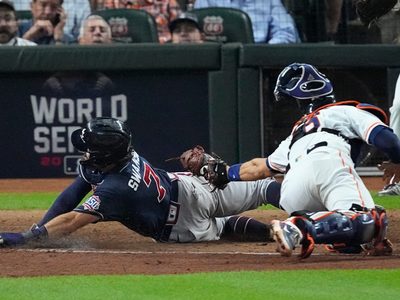 Bravos pegan primero a los Astros en el primer partido de la Serie Mundial