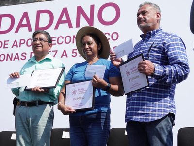 Brugada entrega apoyo social a 21 mil personas de 57 a 59 años de edad