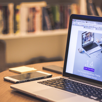 ¿Qué son el dominio y hosting para un sitio web?