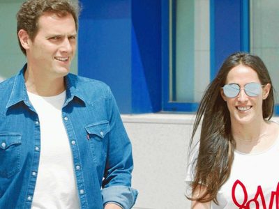 ¡Felicidad plena! Malú y Albert Rivera de vuelta en casa y con su hija en brazos