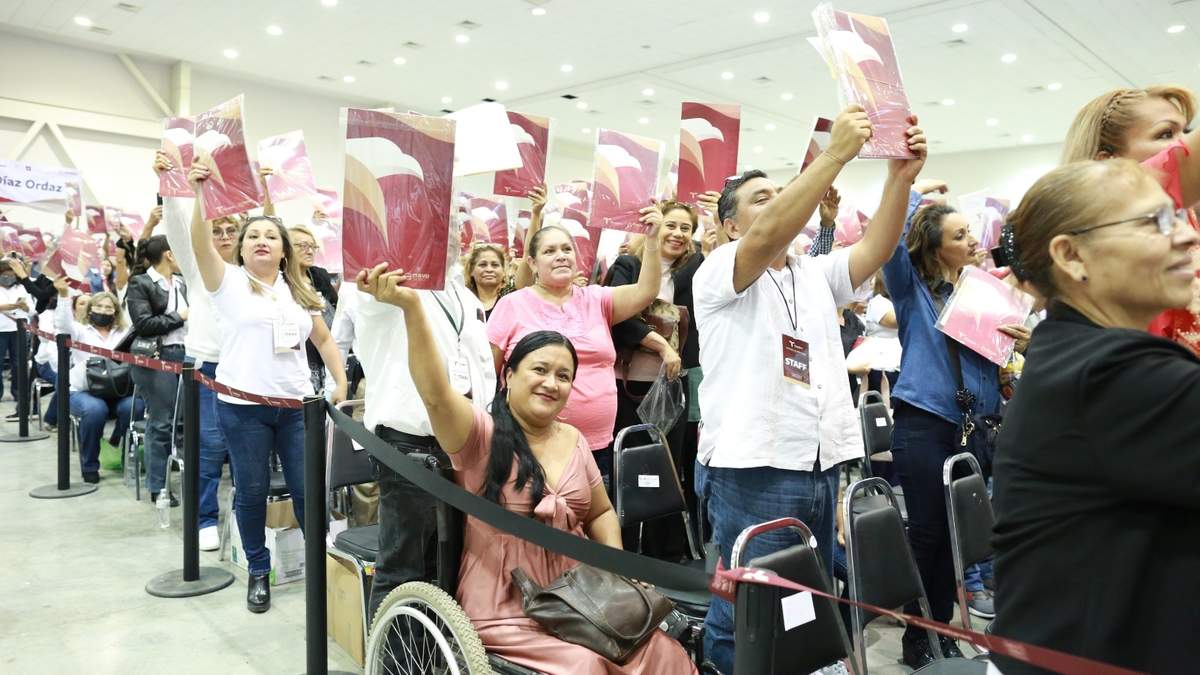 Entrega Américo escrituras a 1,500 familias tamaulipecas