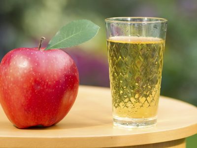 Sidra de manzana: con 2 ingredientes, la receta perfecta, fácil y natural, para el aperitivo del finde