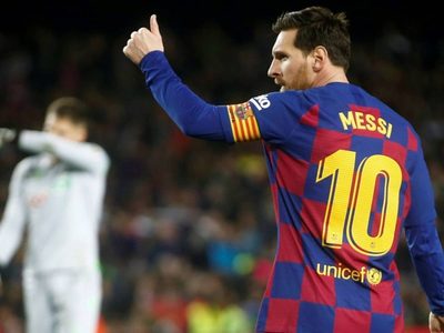 A cuántos partidos está Messi del futbolista que más partidos jugó en Champions