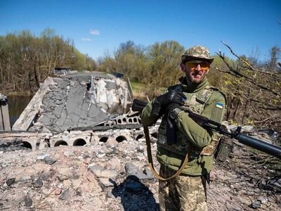 Zelenski defiende que Mariúpol está protegida por militares "profesionales"