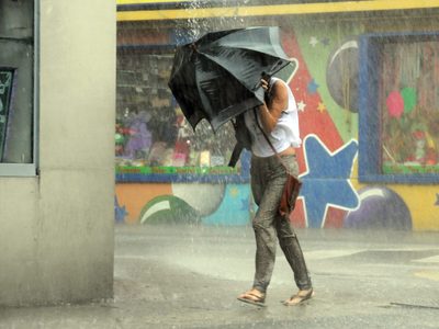 Llega la tormenta de Santa Rosa a Buenos Aires y rige una alerta meteorológica