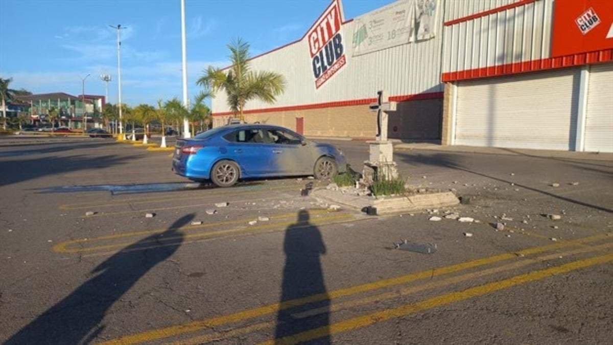 Los daños causados por la explosión del vehículo