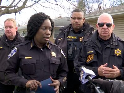 Cuatro muertos y siete heridos por apuñalamientos en Illinois; hay un detenido