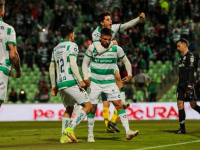 Santos Laguna derrota 2-0 al Atlético San Luis y clasifica a la Liguilla