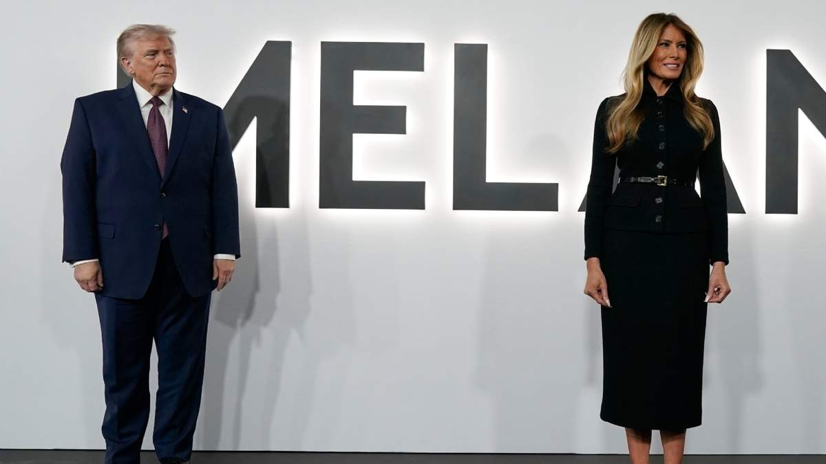 El presidente Donald Trump y la primera dama Melania Trump en el estreno de su documental "Melania" en el Centro Conmemorativo John F. Kennedy para las Artes Escénicas