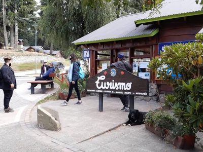 La falta de nieve no impidió el turismo en Villa La Angostura
