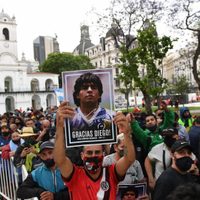 Así es el protocolo sanitario en el multitudinario velatorio de Diego Maradona