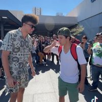 Influencer HotSpanish reta a joven a beber "el shot más picoso del mundo"; lo manda al hospital