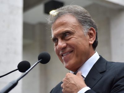 Yunes se mofa del gobierno y La Jornada por "reactivar" denuncia de hace ocho años