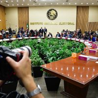 Ministro frena acción penal contra consejeros del INE por revocación de mandato