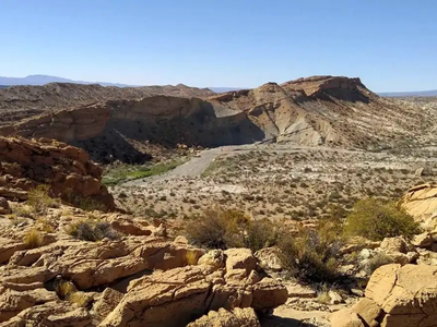Entre cactus y montañas: el rincón secreto de Neuquén para disfrutar en Semana Santa