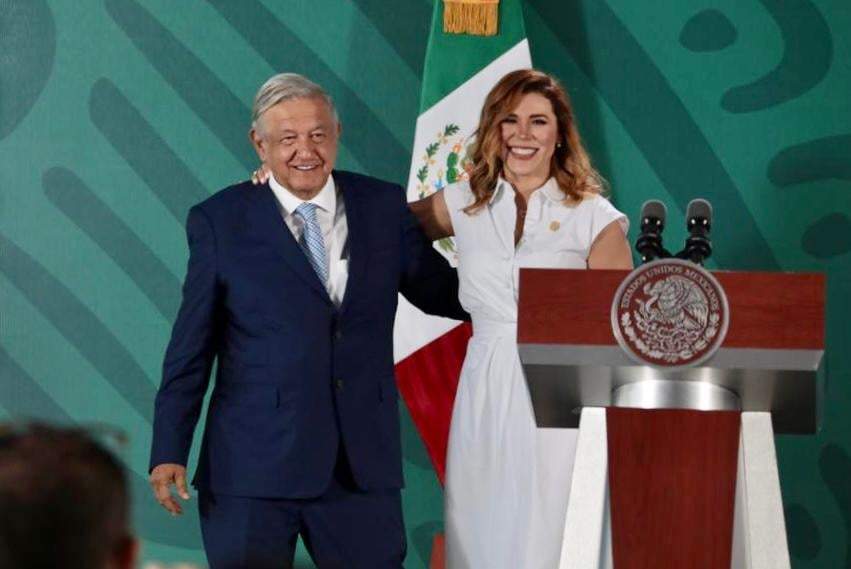 Andrés Manuel López Obrador y Marina del Pilar Ávila