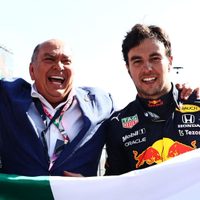 “Anda noviando”: el padre de Checo Pérez tendría una relación con una famosa cantante mexicana