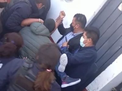 Alcaldesa de Amanalco es golpeada al intentar tomar posesión del cargo; acusa al síndico