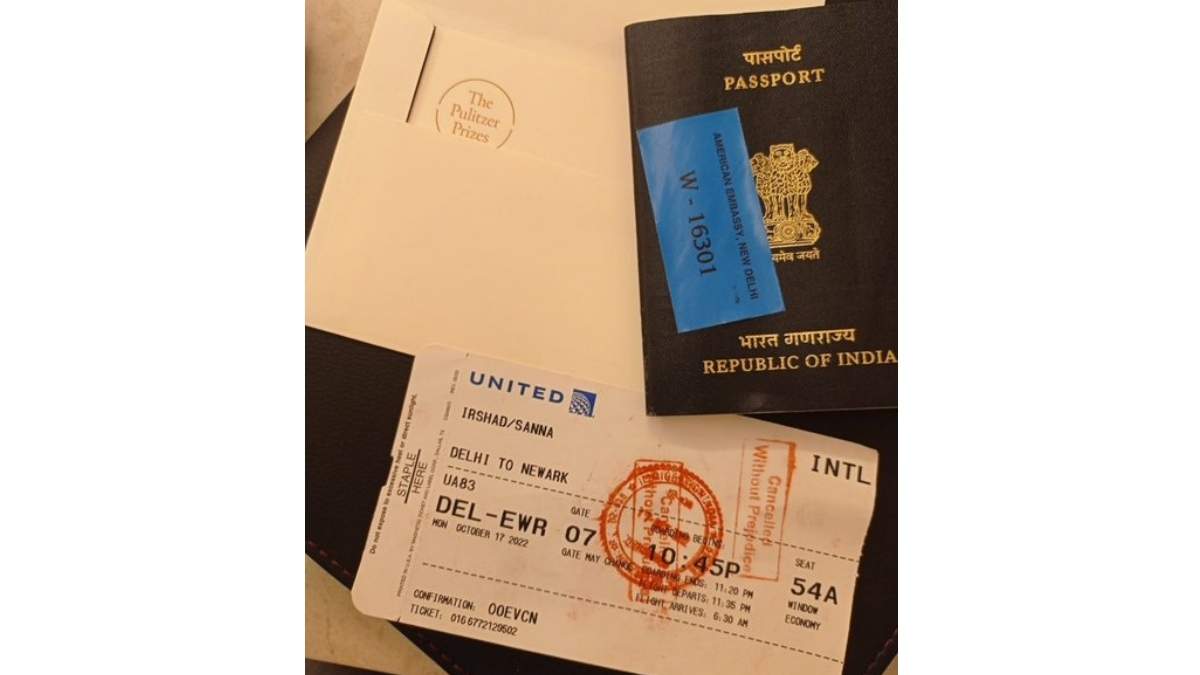 Pasaporte y boleto de avión de periodista Sanna Irshad Mattoo, a quien le impiden salir de India