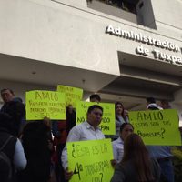 Empleados despedidos toman oficinas del SAT en Veracruz; se quejan de la 4T