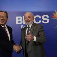 Trump impondrá arancel adicional del 10% a los países que “se alineen” con los BRICS