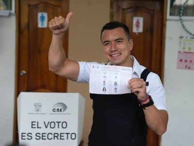 El empresario Daniel Noboa, a la cabeza en balotaje por la presidencia en Ecuador