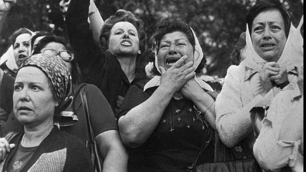 Abuelas Plaza de Mayo halan a nieto y lo celebran como una victoria sobre plan de ajuste de Milei
