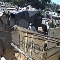 Captan a presuntos elementos de la Guardia Nacional dando tablazos a detenidos (Video)