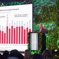 AMLO expone “la situación del país” en evento empresarial que promovió Carlos Slim