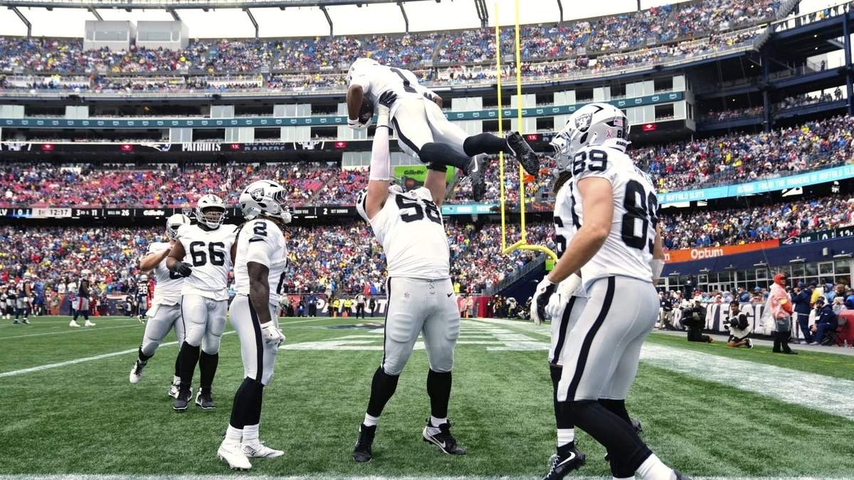 Geno Smith lanza 362 yardas y un TD en su debut con los Raiders para derrotar 20-13 a los Patriots