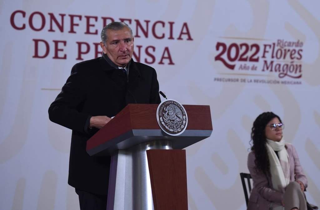 El secretario de Gobernación, acompañado de Luisa María Alcalde, titular de Trabajo