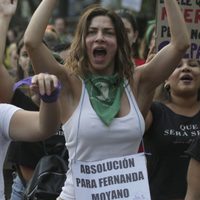 Tras las denuncias, Romina Gaetani reapareció en un show