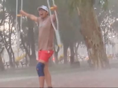 Locura por la selección en Rincón de los Sauces: festejaron a pesar de la inundación y el granizo